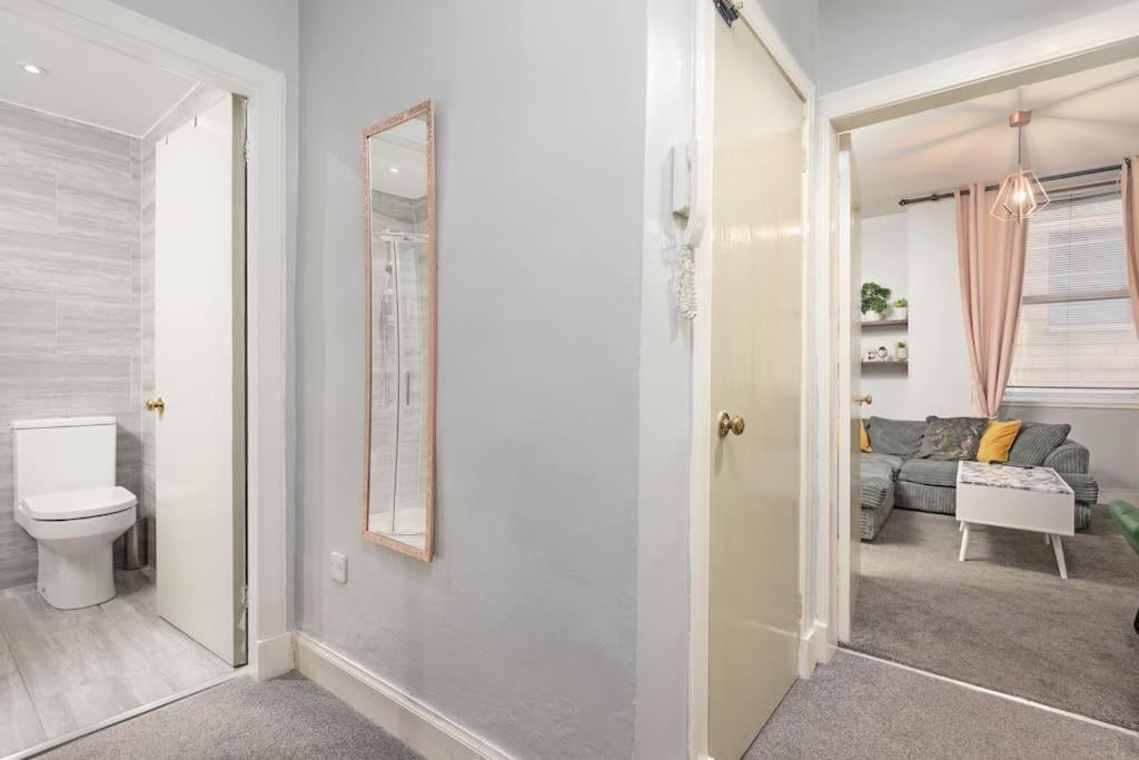 Two Bedroom Apartment-Central Edinburgh-Old Town-Licensed 외부 사진